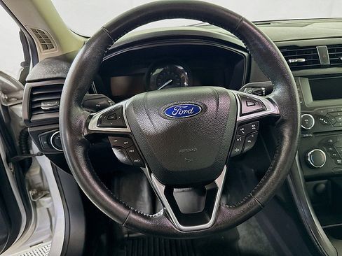 Used 2018 Ford Fusion SE w/ Equipment Group 601A FWD image 12