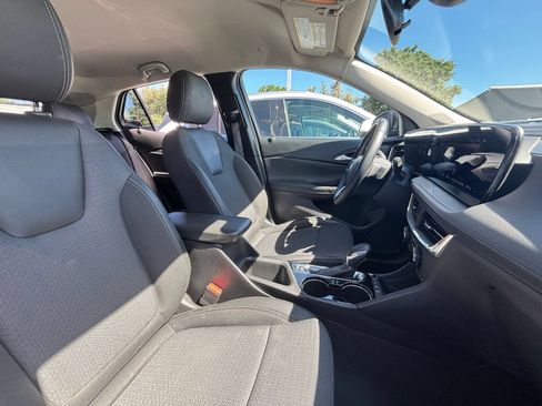 Used 2025 Buick Encore GX Preferred AWD/4WD image 32