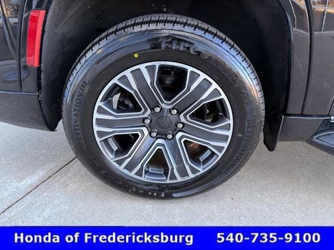 Used 2024 Jeep Wagoneer L Series II w/ Flexible Seating Group image 12