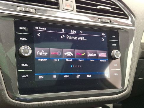 Used 2022 Volkswagen Tiguan SE AWD/4WD image 14