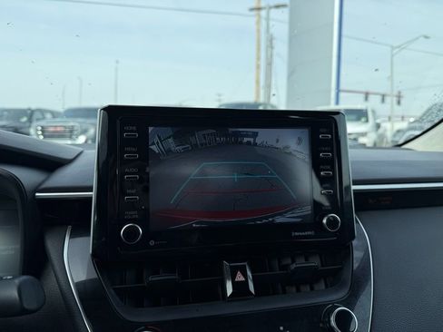 Used 2021 Toyota Corolla LE image 17