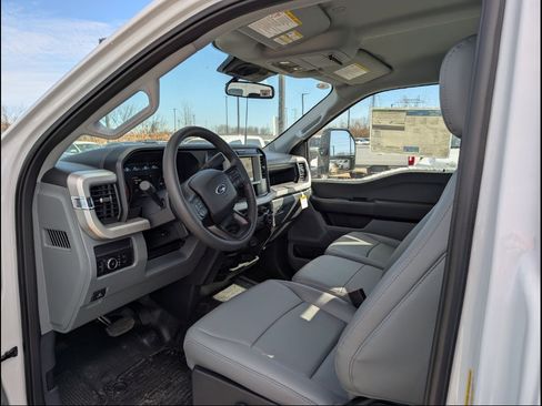 New 2026 Ford F250 XL w/ FX4 Off-Road Package AWD/4WD image 5