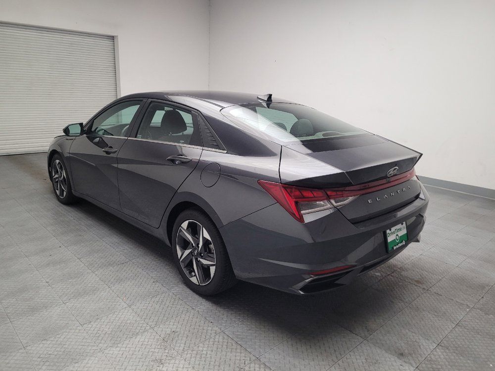 Used 2022 Hyundai Elantra SEL w/ Convenience + Premium Package FWD image 5