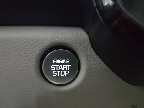 Certified 2025 Kia Carnival EX FWD image 24