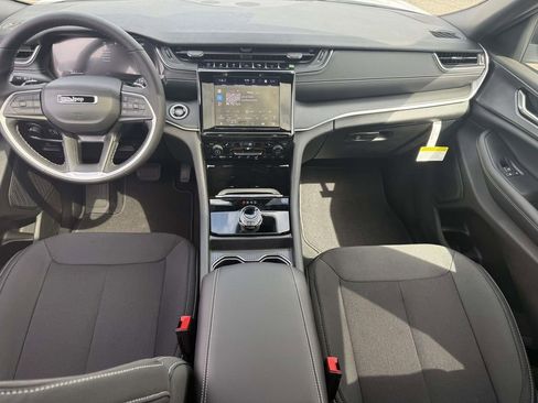 New 2026 Jeep Grand Cherokee L 2WD image 25