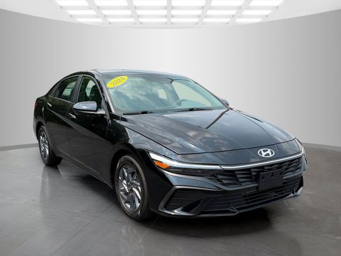 Used 2024 Hyundai Elantra SEL FWD image 5