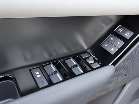 Used 2026 Land Rover Range Rover Velar S image 10