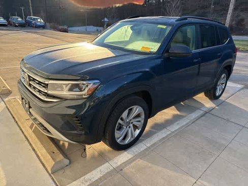 Certified 2023 Volkswagen Atlas SE image 1