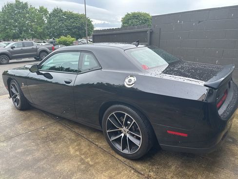 Used 2018 Dodge Challenger R/T Scat Pack RWD image 3
