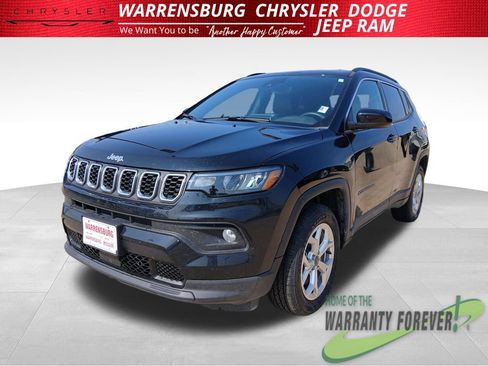 Used 2025 Jeep Compass Latitude w/ Convenience Group AWD/4WD image 8