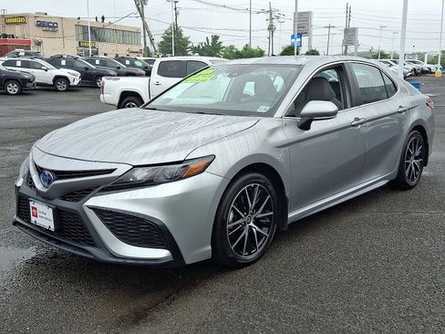 Certified 2024 Toyota Camry SE image 3