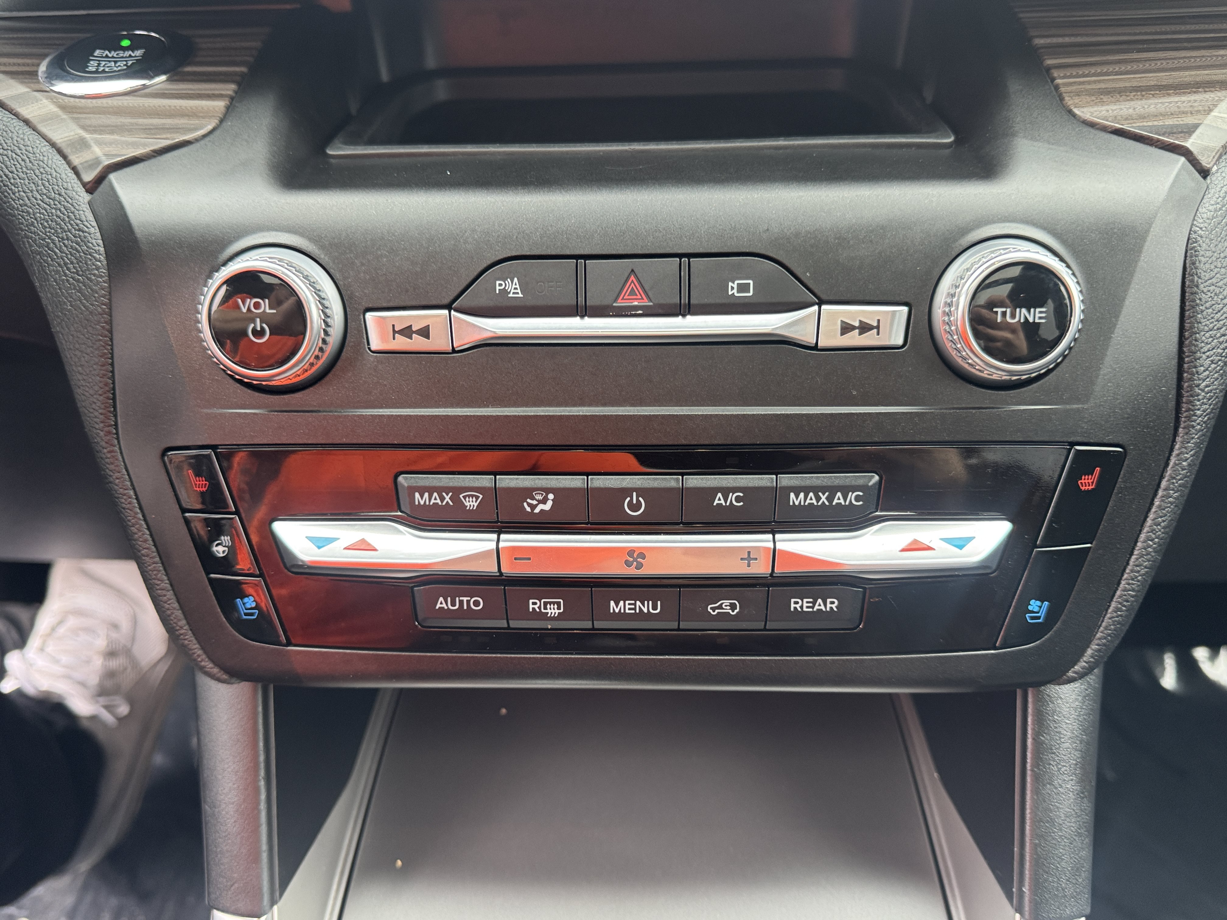 Used 2020 Ford Explorer Limited AWD/4WD image 25