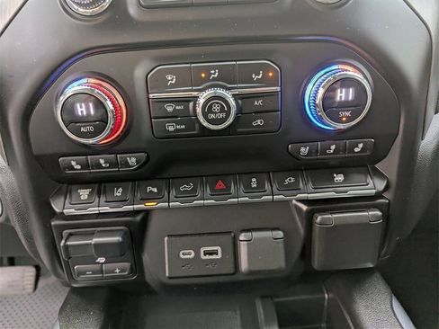 Used 2023 GMC Sierra 3500 Denali image 23