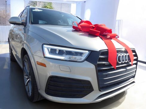 Used 2017 Audi Q3 2.0T Prestige w/ Prestige Package image 3