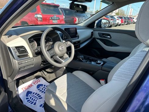 Used 2023 Nissan Rogue SV image 9