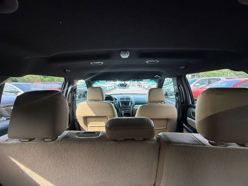 Used 2016 Ford Explorer XLT w/ Equipment Group 202A FWD image 27