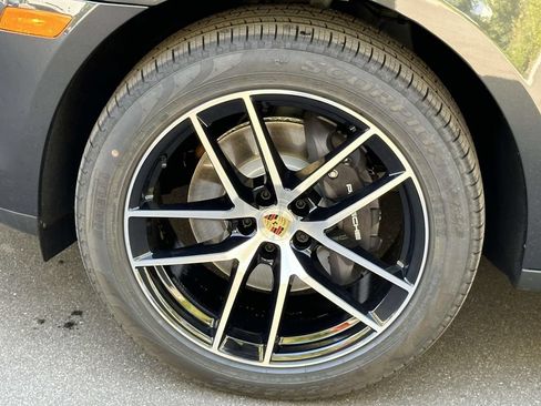 Certified 2026 Porsche Macan Turbo AWD/4WD image 11