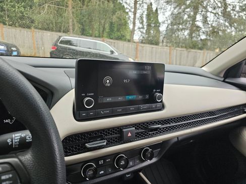 Used 2023 Honda HR-V LX image 24