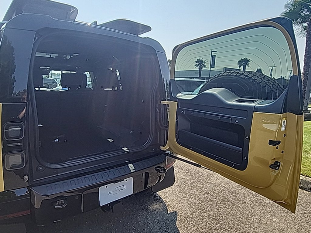 New 2026 Land Rover Defender 110 AWD/4WD image 16