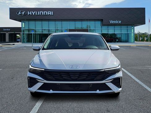 New 2026 Hyundai Elantra Hybrid FWD image 31