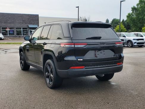 Used 2023 Jeep Grand Cherokee Altitude AWD/4WD image 3
