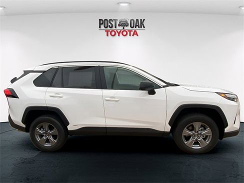 New 2025 Toyota RAV4 LE image 8