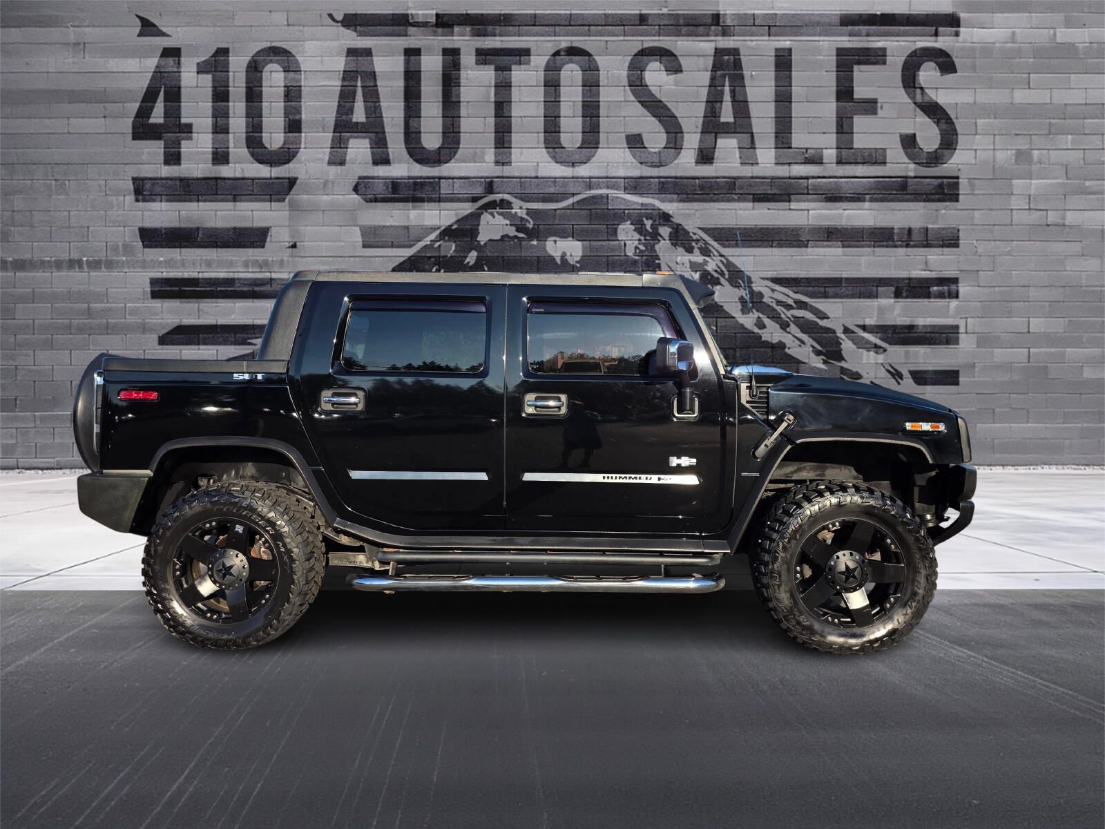 Used 2005 HUMMER H2 SUT w/ Preferred Equipment Group AWD/4WD image 2