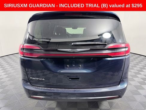 Used 2022 Chrysler Pacifica Touring-L w/ Uconnect Theater Family Group image 4