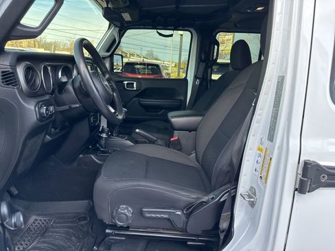 Used 2018 Jeep Wrangler Unlimited Sport image 14