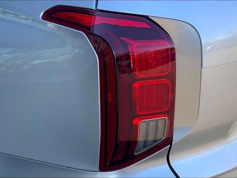 Used 2025 Hyundai Palisade SEL image 32