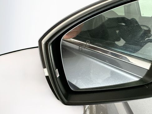 Used 2019 Volkswagen Tiguan SE image 16