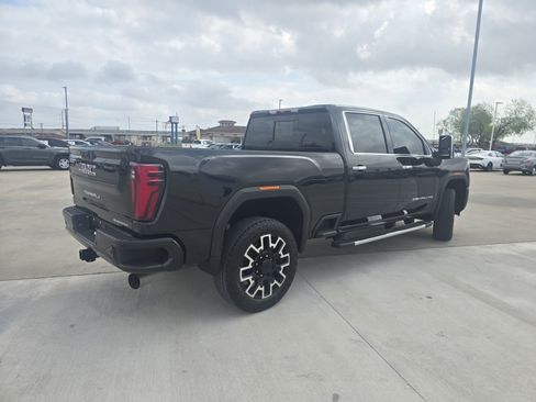 Used 2024 GMC Sierra 2500 Denali image 6