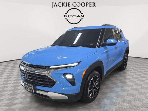 Used 2024 Chevrolet TrailBlazer LT w/ LT Cold Weather Package FWD image 1