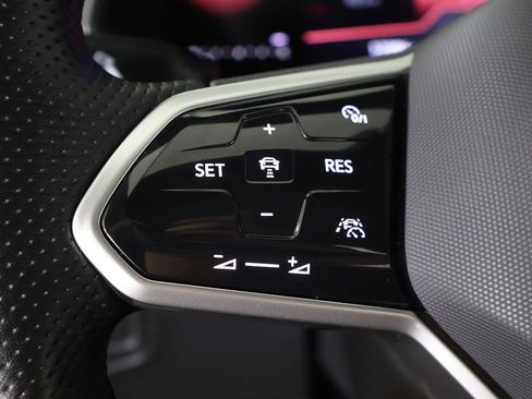 Used 2023 Volkswagen Tiguan SE R-Line FWD image 45