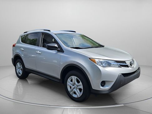 Used 2015 Toyota RAV4 LE FWD image 7