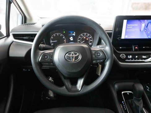 Used 2025 Toyota Corolla LE FWD image 21