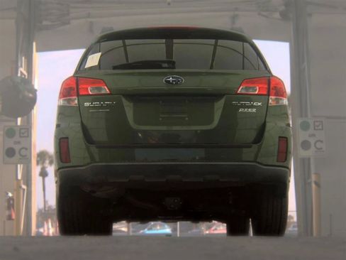 Used 2011 Subaru Outback 2.5i Premium AWD/4WD image 7