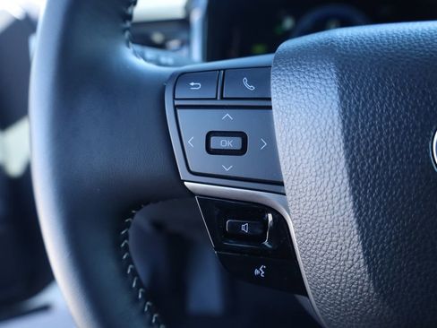 Used 2025 Toyota Camry SE image 27