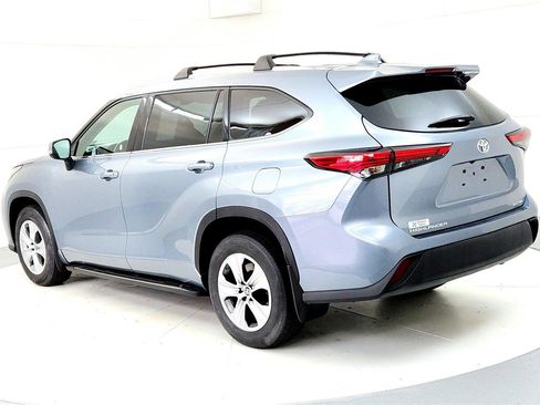 Certified 2021 Toyota Highlander XLE image 4