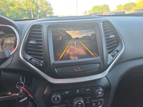 Used 2016 Jeep Cherokee Latitude FWD image 14