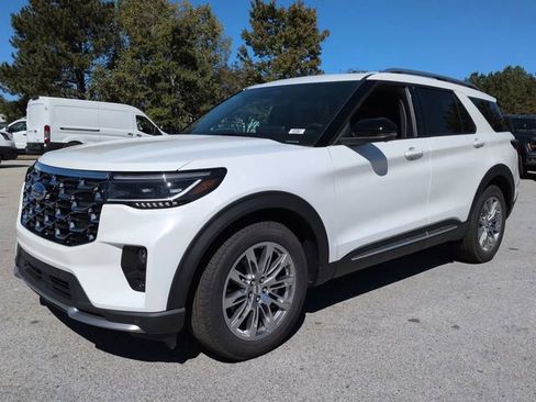 New 2026 Ford Explorer Platinum image 7