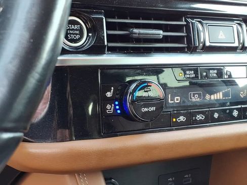 Used 2023 Nissan Pathfinder Platinum AWD/4WD image 16