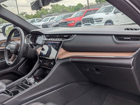 Used 2024 Jeep Grand Cherokee L Summit w/ Advanced Protech Group IV AWD/4WD image 29