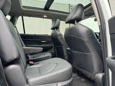 Used 2024 Toyota Grand Highlander AWD image 15