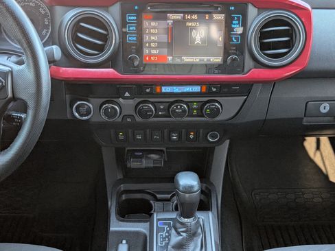 Used 2016 Toyota Tacoma SR image 7
