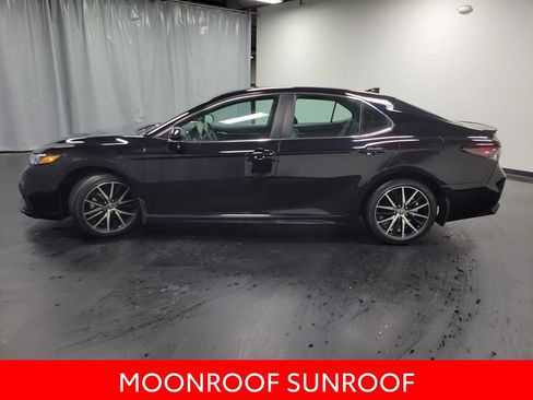 Used 2023 Toyota Camry SE w/ Cold Weather Package FWD image 5