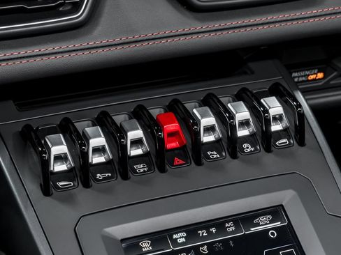 Used 2022 Lamborghini Huracan EVO RWD image 24