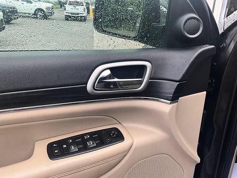 Used 2019 Jeep Grand Cherokee Limited AWD/4WD image 12