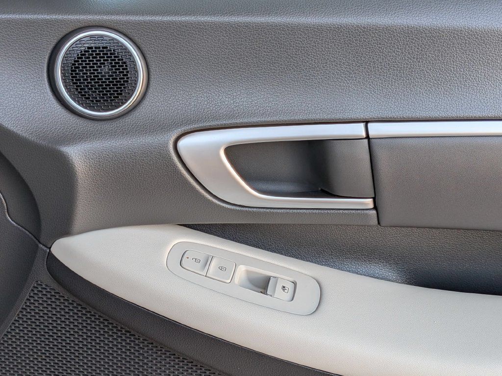 Used 2025 Hyundai Sonata SEL FWD image 30