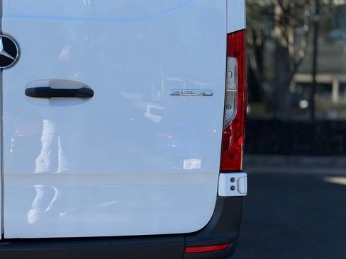 Used 2021 Mercedes-Benz Sprinter 2500 image 16